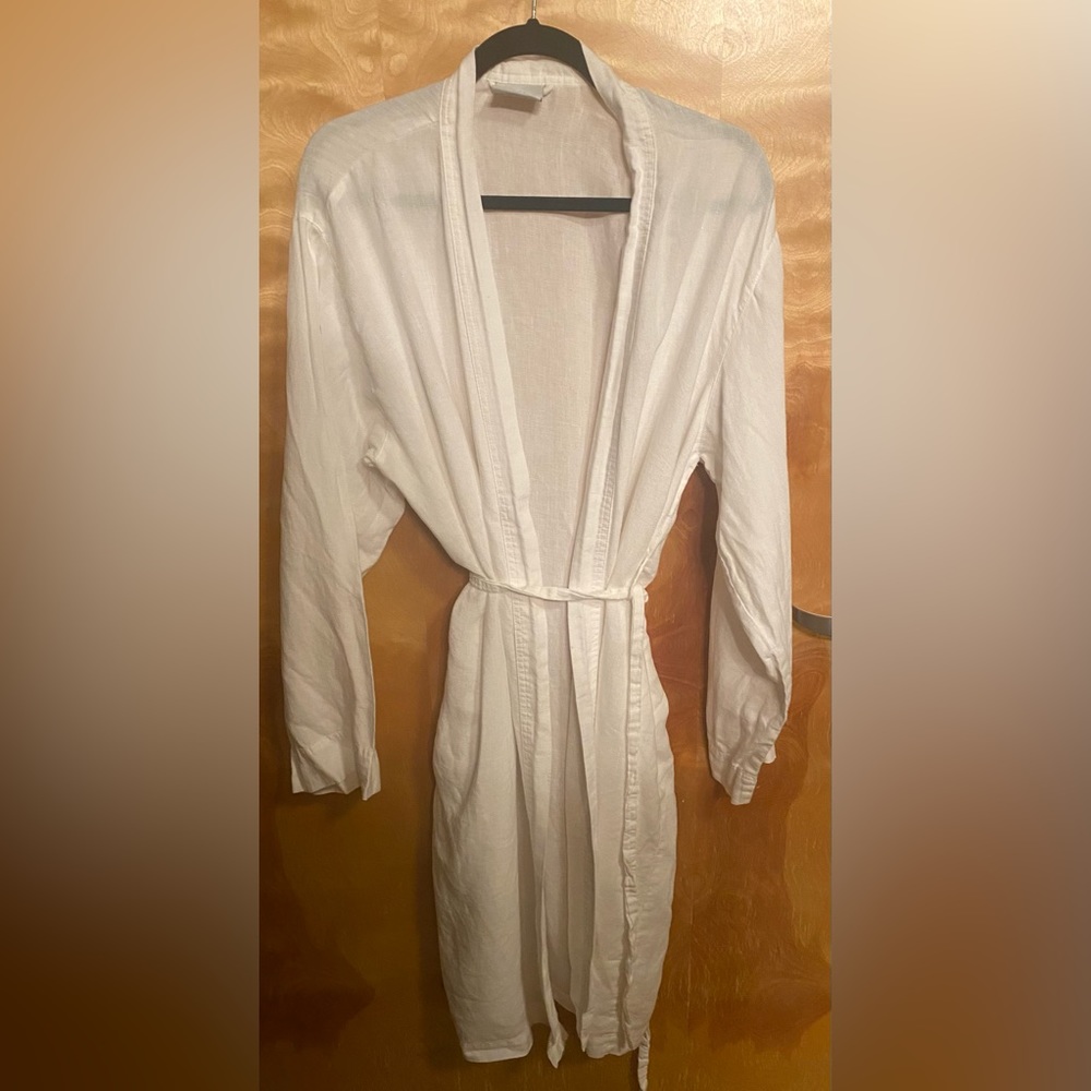 Restoration Hardware Stonewashed Belgian 100% Linen Robe - white